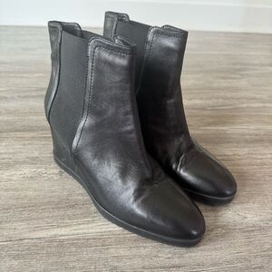 Aquatalia Jaelynn Black Leather Wedge Chelsea Ankle Boot Bootie 10